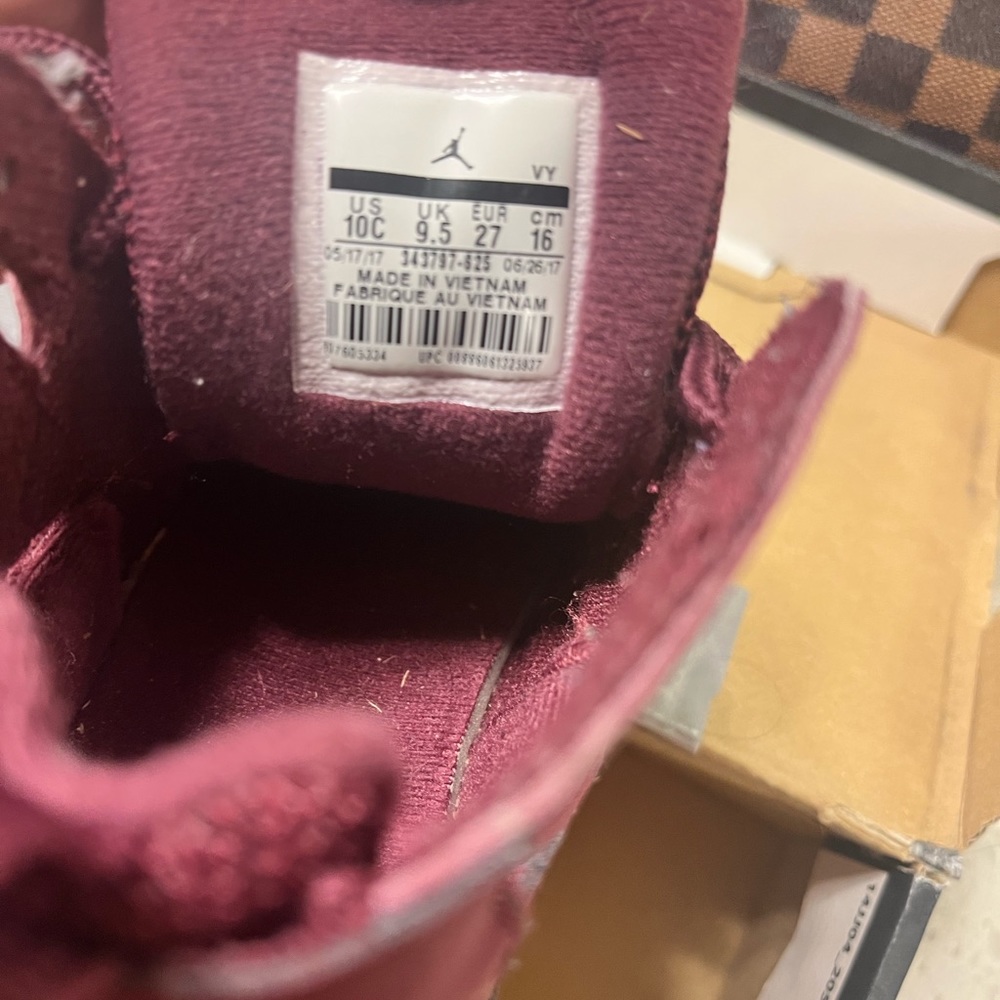 Jordan size 10 like new
